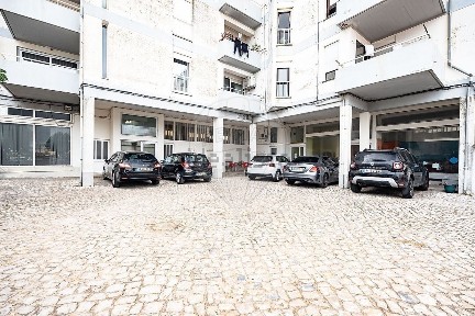 Espaço comercial à venda em R. dos Mochos