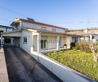 Moradia geminada à venda em Milheirós de Poiares