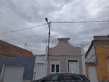 Moradia independente à venda na Zona Histórica - Beira-Mar