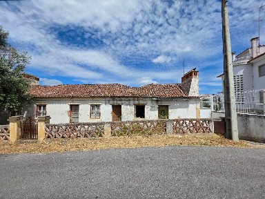 Casa de aldeia à venda na Rua José Paulo Fernandes