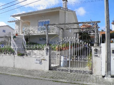 Moradia independente à venda em Oliveirinha