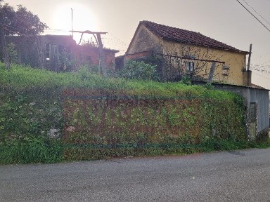 Moradia independente à venda em Lobão