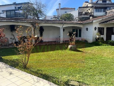 Moradia independente à venda no Centro de Oliveira de Azeméis
