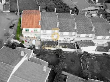Moradia em banda à venda no Centro de Oliveira de Azeméis