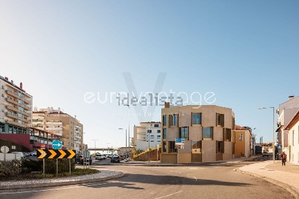 Apartamento T2 à venda na Rua dos Mártires s/n
