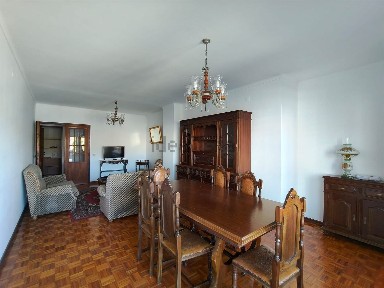 Apartamento T4 à venda no Bairro dos Anjos - Vale da Cabrita