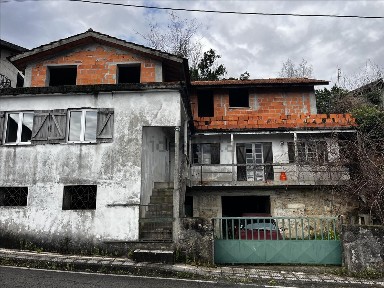 Moradia independente à venda na Travessa do Vale da Grama
