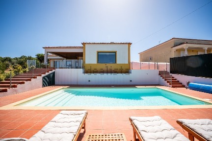 Junceira, Estrada Sobral, 68
