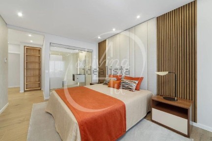 Apartamento T4 à venda na Rua Leonel Sotto Mayor s/n