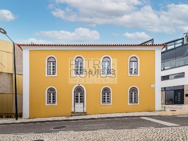 Apartamento T1 à venda na Rua dos Mártires