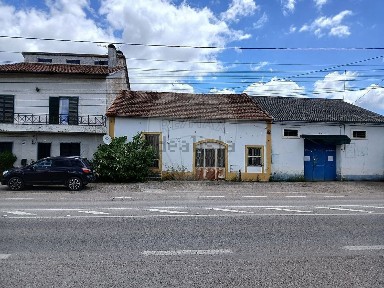 Moradia independente à venda em Tomar e Santa Maria dos Olivais