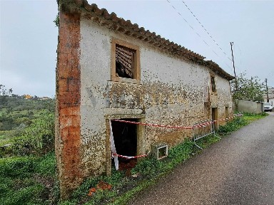 Moradia independente à venda em Casais e Alviobeira