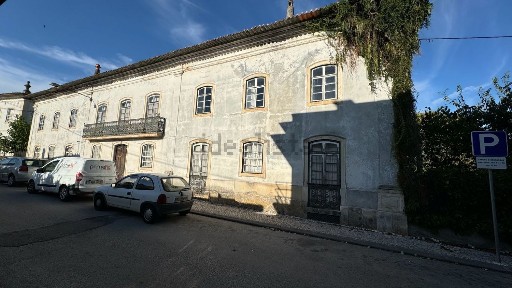 Moradia independente à venda na Alameda Poeta Cavador s/n