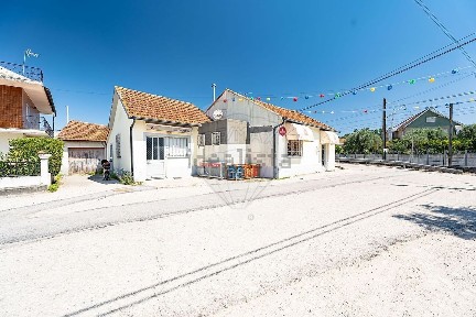 Armazém à venda em Soure