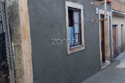 Amiais de Baixo, Rua de Angola, 11