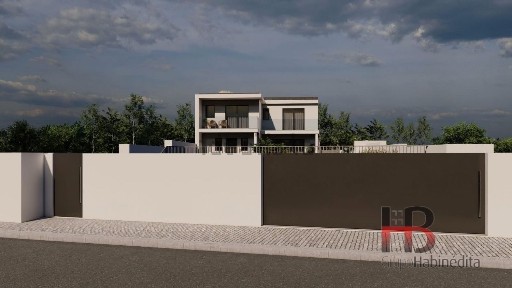Moradia independente à venda em São João da Madeira