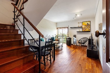 Duplex à venda na Rua Cónego Maio