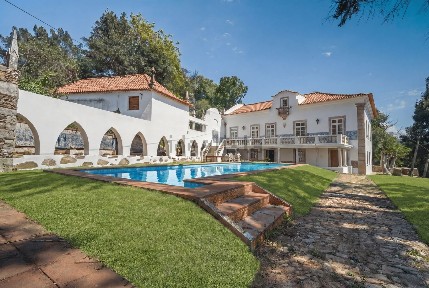 Moradia independente à venda no Centro de Oliveira de Azeméis