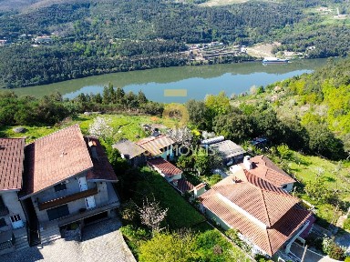 Moradia independente à venda em Santa Maria de Sardoura