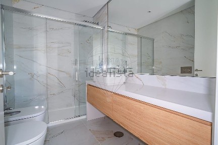 Apartamento T1 à venda na Praça Engenheiro José Frederico Ulrich