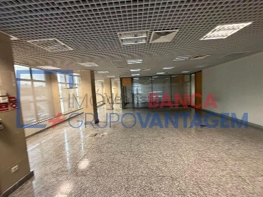 Espaço comercial à venda em Poiares (Santo André)