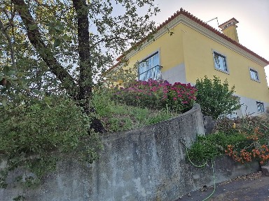 Junceira, Rua Fonte