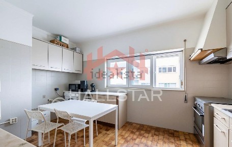 Apartamento T4 à venda na Rua Poeta José Marques da Cruz, 77