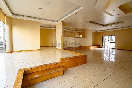 Espaço comercial à venda na Penedo da Saudade