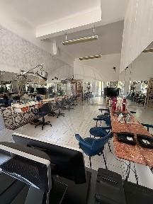 Arrendamento de espaço comercial na Estrada dos Prazeres