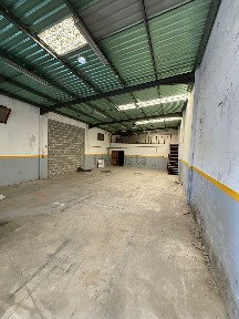 Arrendamento de armazém na Rua de São Nuno, 90