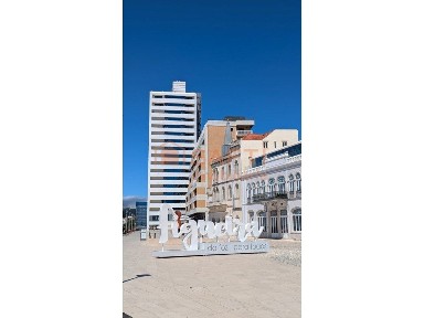 Espaço comercial à venda na Rua Doutora CristinaTorres, 10