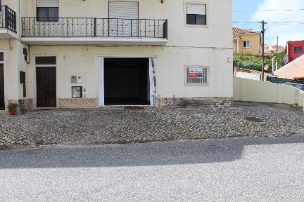 Arrendamento de espaço comercial na Avenida da Lapa