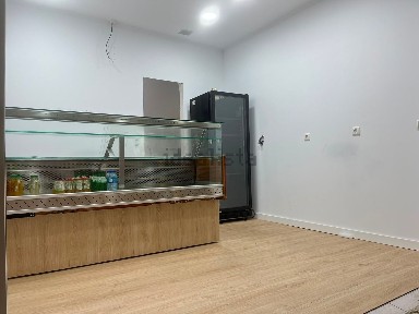 Arrendamento de espaço comercial na Rua Silva Tavares, 7