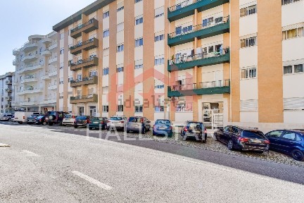 Apartamento T1 à venda na Rua Francisco Pereira da Silva, 8