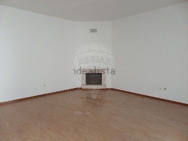 Apartamento T2 à venda na Rua Doutor Manuel Ribeiro Ferreira
