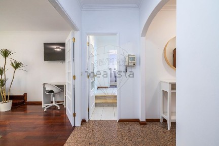 Apartamento T4 à venda na Rua Sa de Miranda