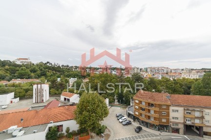 Apartamento T5 à venda na Rua de Tomar, 77