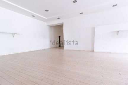 Arrendamento de espaço comercial na Rua Sinais de Fogo, 16 c