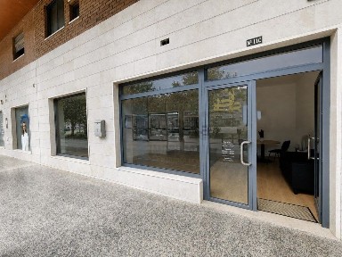 Arrendamento de espaço comercial na Rua Maria Severa, 8
