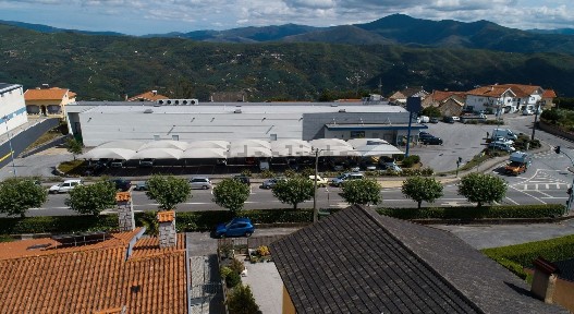 Espaço comercial à venda na Rua Lagar