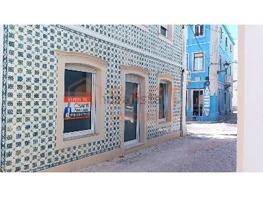 Apartamento T3 à venda na Rua Adrião Batalha, 116