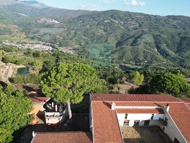 Espaço comercial à venda em Lagos da Beira e Lajeosa