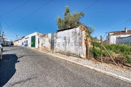 Moradia geminada à venda na Rua do Loureiro