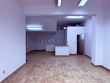 Arrendamento de espaço comercial na Praceta Notícias da Amadora, 10