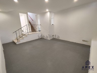 Arrendamento de espaço comercial na Rua Conde das Antas, 43