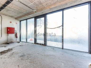 Arrendamento de espaço comercial na Avenida 5 de Outubro
