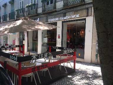 Arrendamento de espaço comercial na Rua Luís de Camões, 67