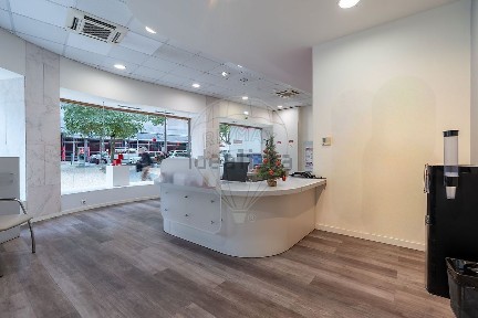 Arrendamento de espaço comercial na Avenida Duque de Ávila