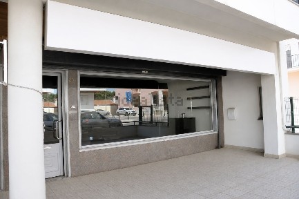 Arrendamento de espaço comercial na Rua Doutor Francisco Sá Carneiro
