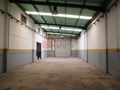 Arrendamento de armazém na Rua de São Nuno